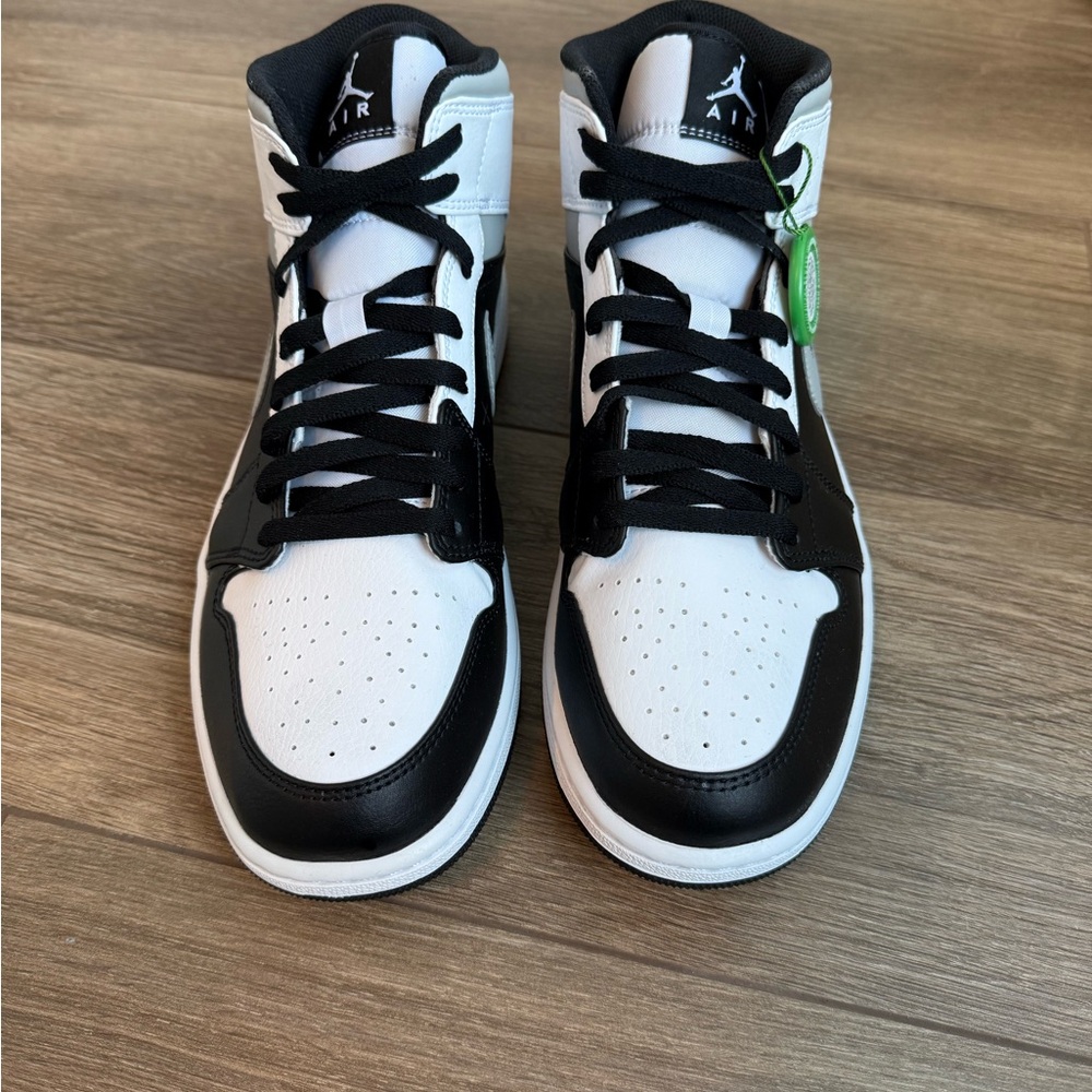 Nike Jordan 1 Mid Sneakers